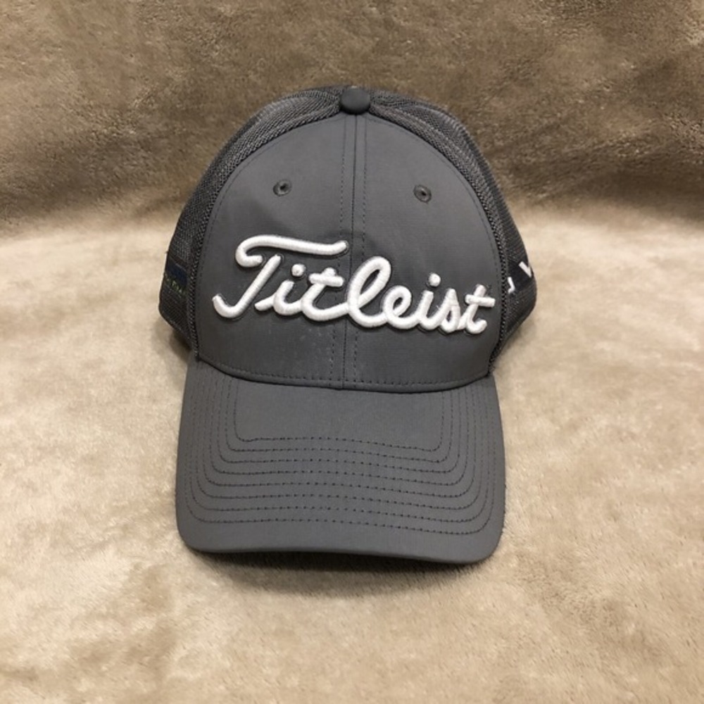 Titleist Pro V1 Men's L/XL Golf Hat Cap Fitted Mesh Baseball Hat Gray White